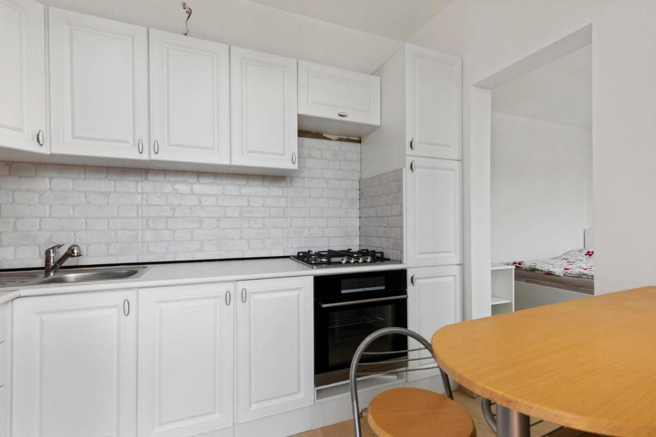 Apartment 20 Minutes From City Center W Netflix, Coffee Or Tea & Parking Братислава Экстерьер фото